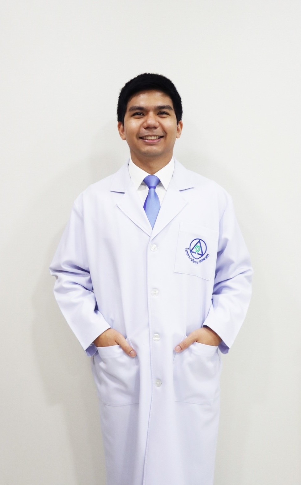 DR. APHICHART CHANRA