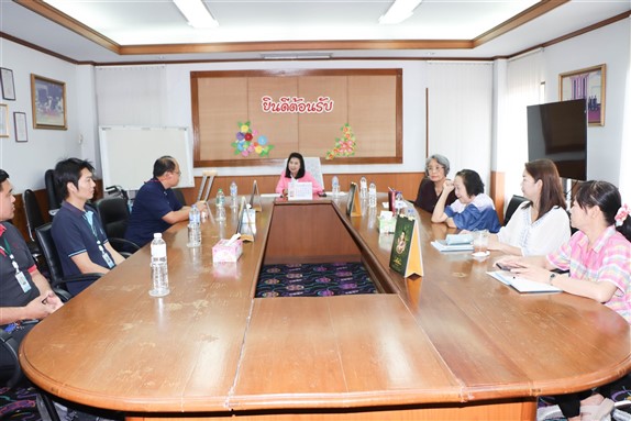 ศจ.ดร.ศิริรัตน์ ปุสุรินทร์คำ ผู้แทนผู้รับใบอนุญาต ประธานกรรมการบริหารโรงเรียนเชียงรายวิทยาคม  พร้อมกรรมการบริหารโรงเรียนฯ ผู้บริหาร โรงเรียนฯ ประชุมพิจารณาเปิดซองประมูลการปรับปรุงอาคารสถานที่ งานระบบต่างๆ   ณ ห้องประชุม 1 อาคารอำนวยการ โรงเรียนเชียงรายวิทยาคม
